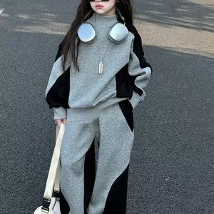 TEMU 여아용 투피스 세트, 캐주얼하고 편안한 스포츠 의상으로, 특이한 회색과 검정색 컬러 블록 디자인의 컬러 블록 긴팔 스웨트셔츠와 매칭되는 와이드 레그 팬츠가 포함되어 있으며, 야외 활동에 적합합니다.|스포츠|셔츠|바지