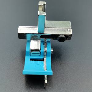 TEMU 1개 KT-18/SP-18 업그레이드된 헤비듀티 조절 가능 프레서 풋 (나이프 엣지 & 가이드 핀 포함) - 다용도 사이즈 호환 (풀사이즈 & 스탠다드), 지그재그 스티치, 내구성 플라스틱 소재, 블루 - 의류 제작 및 가정·상업용 산업용 재봉틀에 이상적