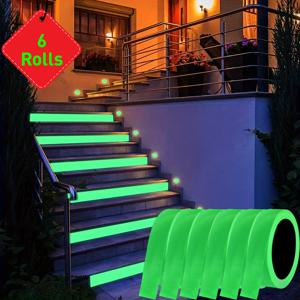 TEMU 6롤 팩의 야광 안전 테이프. UV 또는 블랙라이트로 활성화되는 네온 그린 색상이 특징입니다. 이 내구성이 뛰어난 플라스틱 테이프는 야간 시야, 보안 목적, 가정 장식에 설계되었습니다.