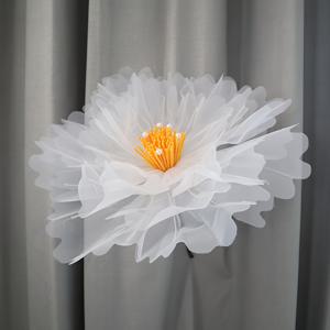 TEMU 60cm 대형 리얼리스틱 모란 인조 꽃다발 - 레이어드 페탈과 노란 중심, 화이트 & 패브릭 블룸, 웨딩 아치, 파티 센터피스, 쇼핑몰 디스플레이용 - 생생한 장식 (관리 불필요)