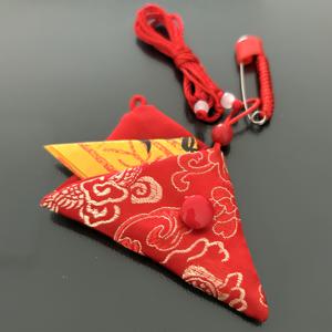 TEMU 수제 중국 부적 & 자수 부적 가방 - 풍수 행운의 부적, 영적 보호, 특별한 결혼식 & 크리스마스 선물, 수제 행운 펜던트, 자동차/집/사무실 장식, 클래식 스타일, 폴리에스터 소재, 깃털 없음