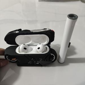 TEMU 세련된 디자인 이어폰 케이스 (AirPods 1/2, 3, 4, Pro/Pro2 호환), 메탈 후크 & 클리닝 키트 포함 - 소프트 쉘 낙하 방지 헤드폰 케이스, 스크래치 방지 & 미끄럼 방지, 창의적인 커플 선물 (헤드폰 미포함), 헤드폰 케이스