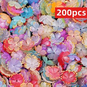 TEMU 200개 아크릴 꽃 비즈 세트 (15mm). 파스텔, 플로럴, 골드 패턴이 특징이며 팔찌, 목걸이, 귀걸이, 폰 체인, 펜던트, 헤어 액세서리 및 다양한 공예품 제작에 적합합니다. 이 생생한 컬렉션은
