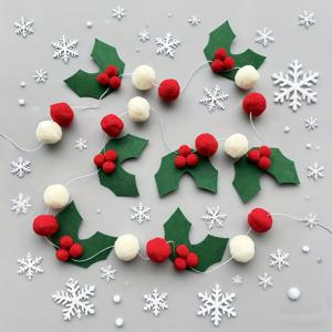 TEMU 펠트 홀리 폼폼 리스 - 레드 & 크림 베리 장식 - 부드러운 크리스마스 가랜드 - 벽난로, 창문, 문, 트리용 - 클래식/야외 걸이 장식 (실제 잎사귀 없음) - 쉬운 걸이형 펠트 리스, 휴일 장식용