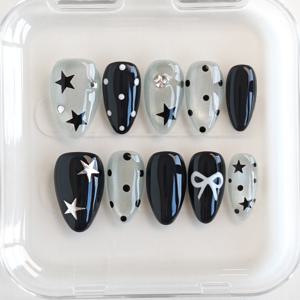 TEMU Toitoi 핸드메이드 아크릴 프레스 온 네일 - 짧은 아몬드 모양, 은회색 & 블랙 대비, 별 & 물방울 패턴, 3D 리본 & 라인스톤 장식 - 글로시, 우아한 인조 네일, 가을 겨울 파티 & 데일리 시크 스타일, 크리스마스 네일 아트|네일아트