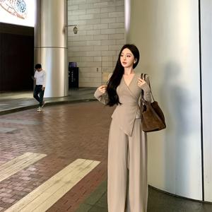 TEMU 여성용 우아한 투피스 세트 - 긴소매 티셔츠 & 와이드 레그 팬츠, V넥 크로스오버 디자인, 단색, 캐주얼 스타일, 올 시즌 착용, 캐주얼 복장