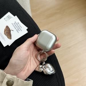 TEMU 매트 실버 + 하트 펜던트 에어팟 케이스 (에어팟 프로 3 케이스/에어팟 프로 2 케이스/에어팟 4 케이스/에어팟 3 케이스/에어팟 2 케이스) / 패션 여성용 에어팟 케이스