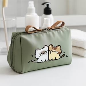 TEMU 군 녹색의 만화 이중 고양이 프린트는 다재다능하고 세련되어 있으며 립스틱, 파우더, 아이섀도브러쉬 보관에 완벽합니다! 내구성이 뛰어난 소재로 제작되었기 때문에 욕실, 출장, 통근에 적합합니다. 이 메이크업 수납 가방은|립스틱