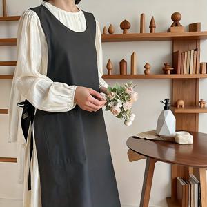 TEMU 여성용 우아한 블랙 민소매 앞치마 - 솔리드 컬러 주방 앞치마, 부드럽고 관리 쉬운 원단, 디자인, 공예 및 크리스마스 장식용, 내구성 있는 홈 & 아트용