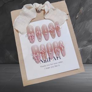 TEMU 레이스 엣지, 입체적인 리본, 나비 고양이 네일 아트가 특징인 긴 핑크 스커트 10개가 포함된 로맨틱하고 순수한 인스타 스타일. 여성에게 어울리는 패셔너블하고 다재다능하며 트렌디한, 부드러운, 달콤하고 반짝이는 라이트 럭셔리 룩.