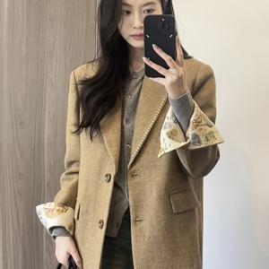 TEMU 스프링 카키 블레이저는 매우 스타일리시하며, 한국 스타일의 사무실 환경에서 슬림하고 우아한 룩을 연출하기에 완벽합니다.