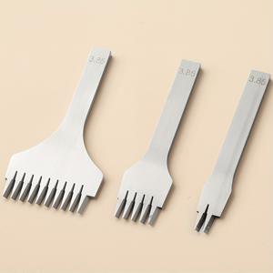 TEMU 2.7, 3.0, 3.38, 3.85mm 직경의 3가지 도구 세트입니다. 필수 인조 가죽 펀칭을 위해 2, 5, 10개의 톱니가 특징입니다. 가죽 벨트 및 손목 밴드 제작에 이상적이며, 이 키트에는 스틸 재료, 스카이빙 나이프, 베벨링 나이프가 포함되어 있습니다.