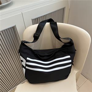 TEMU 레트로 스타일 프린트의 가벼운 나일론 소재 크로스바디 백. 어깨나 겨드랑이에 착용 가능하며, 조절 가능한 스트랩과 스냅 잠금 장치가 특징입니다. 직장, 야외 활동 및 쇼핑에 적합합니다.|빈티지샵