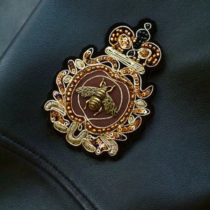 TEMU 1개 빈티지 엘레강트 스타일, 입체 왕관 벌 패턴, 블랙 스웨이드 베이스, 핸드 비즈 자수 패치, 핸드 또는 기계 재봉용 의류/백팩 장식, 남녀 공용