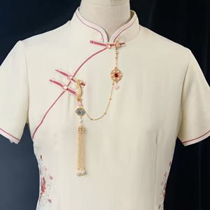 TEMU 로투스와 나비를 그린 청상 보로치에 이미테이션 태슬이 있는 우아한 금색 보로치 - 빈티지 스타일, 고품질의 민족 스타일 핀, 일상 착용 및 파티용, 빈티지 보석