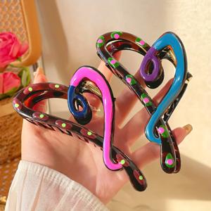 TEMU 오일 드롭 색상의 심플하고 우아한 하트 모양 헤어 클립 2개 세트. 봄, 여름에 완벽합니다. 강력한 그립력을 갖춘 상어 클립은 편안하고 내구성이 뛰어나 일상복으로 이상적입니다.