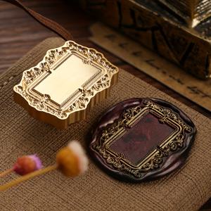 TEMU 유럽 스타일의 새로운 엠보싱 왁스 실 커퍼 헤드 빈티지 액자 시리즈. 독특한 모양의 엠보싱 스탬프와 왁스 비드가 특징이며, 장식용 봉투 밀봉에 사용됩니다.