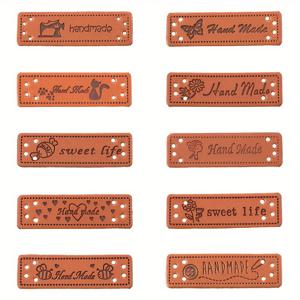 TEMU 1봉지 100개 10색 PU 가죽 라벨 태그, 핸드메이드 엠보싱 태그, 구멍 포함, 청바지, 가방, 신발, 모자 액세서리용, 사각형 캔디/꽃/나비, 초콜릿, 15x50x1mm, 구멍: 1.8mm, 색상별 10개, 장식용, 보석 제작 액세서리, 수공예, 뜨개질, 바느질, 모자, 지갑 및 의류 제작용, DIY 지갑 만들기