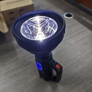 TEMU 원 휴대용 핸드헬드 라이트, USB 충전식, 야간 사용을 위한 램프 및 비상 랜턴으로 사용 가능. 3가지 조명 모드와 전원 표시등이 특징이며, 야외 활동, 가정용, 캠핑, 하이킹, 낚시 등에 적합합니다.|캠핑랜턴