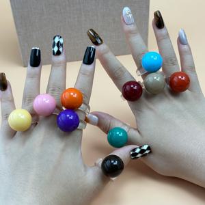 TEMU 세련되고 미니멀한 캔디 컬러 마카롱 스타일 구형 레진 반지 10개 세트. 생생한 투명 밴드가 특징이며, 데일리 캐주얼룩과 십 대 및 청소년을 위한 장식에 적합합니다. 특별한 날 선물용으로 완벽합니다.