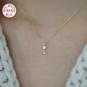 TEMU 925 스테링 실버 925 실버 14K 골드 도금 14K 골드 도금 - 합성 시스틴 미니 키 펜던트 목걸이 - 우아하고 시크한 가슴뼈 체인, 엄마, 또는 자매를 위한 추수감사절 선물로 완벽, 다용도 캐주얼 복장, 십 대를 위한|은목걸이