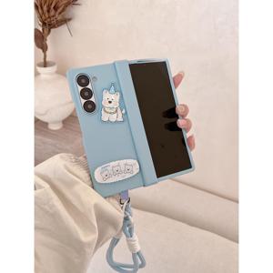 TEMU 블루 스킨 피엘 힌지 + 입체적인 귀여운 블루 모자 컬러 웨스트 테리어 피규어 접이식 스탠드 + 블루 카드 + 블루 앤 화이트 핸드헬드 스트랩 폰 케이스 (Z Fold 7, Z Fold 6, Z Fold 5, Z Fold 4, Z Fold 3 호환)