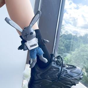 TEMU 3D 토끼 눈가리개 디자인 플러시 양말 - 한국 스타일 아카데미 미드 캐프 양말, 80% 폴리에스터 & 20% 엘라스테인, 블랙 & 화이트 카툰 패턴, 손세탁 전용, 사계절 캐주얼 착용