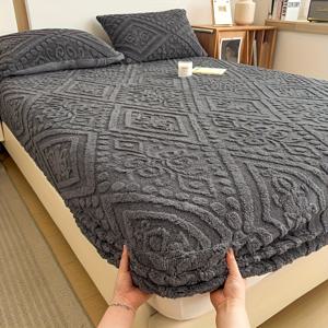 TEMU 유럽 스타일 우아한 패턴 럭셔리 소프트 벨벳 피트드 시트, 먼지 방지 및 보온, 정교한 제작, 사계절 사용 가능, 세탁기 사용 가능, 침실 및 호텔 룸에 이상적, 휴일 선물로 완벽