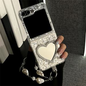 TEMU 화려한 반짝이는 라인스톤 하트 모양 메이크업 거울, 눈부신 글리터 에폭시 폰 케이스, 독특한 바로크 진주 팔찌가 함께 제공되는 삼성 Z Flip 7 및 갤럭시 Z Flip 시리즈용 디자인으로, 스타일리시한 충격 방지 보호를 제공합니다.