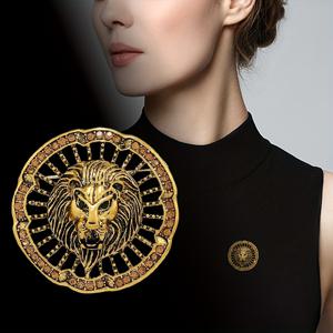 TEMU 여성용 우아한 사자 엠블럼 브로치 핀 1개 - 보석 장식이 돋보이는 골드톤 복잡한 사자 디자인, 스카프, 드레스, 코트, 가방 및 선물에 완벽한 다용도 패션 액세서리, 호화로운 장식품