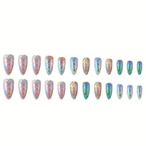 TEMU 반짝이는 물고기 비늘 모양을 연상시키는 생생하고 광택이 나는 인조 손톱 24개 세트. 그라데이션 글리터 효과가 특징이며 여성에게 적합하며 재사용 가능합니다.