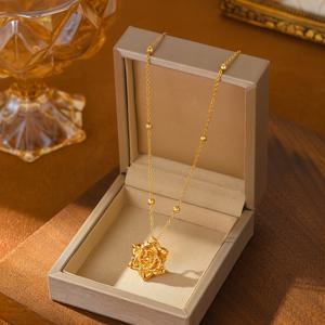 TEMU 우아한 스타일의 프랑스 장미 펜던트 목걸이 - 세련된 금색 톤의 구리, 캐주얼한 의상 및 특별한 기회에 적합, 완벽한 선물, 매력 목걸이|빈티지 매력|골드 톤 마감