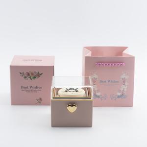 TEMU 비밀스러운 플립 버튼 칸막이가 있는 아름다운 곰돌이 케이크 주얼리 보관함. 생일, 발렌타인데이, 크리스마스 선물로 완벽하며, 반지, 펜던트, 목걸이를 보관하기에 적합합니다. 촛불이 달려 있어 사용하기도 편리합니다.