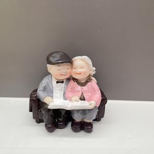 TEMU 골든 웨딩 기념일 선물 - 우아한 어른 커플 피규어와 책, 홈/오피스/웨딩용 레진 탁상 장식품, 발렌타인데이/아버지의 날/어머니의 날 - 전기 불필요, 커플, 부모님, 조부모를 위한 로맨틱 기념일 또는 생일 선물, 감성적인 추억, 예술적 조각, 섬세한 공예 기술, 장식용 아이템, 감성 구매자