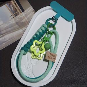 TEMU 세트에는 5가지 스타일과 색상으로 선택할 수 있습니다. 패셔너블하고 귀여운 스마일리, 별, 벨 펜던트가 포함되어 있으며, 휴대폰 스트랩, 가방 및 컵 장식용입니다. 짧은 손목 스트랩과 범용 클립 휴대폰 체인은 휴대폰 케이스, 가방, 카메라에 적합합니다.