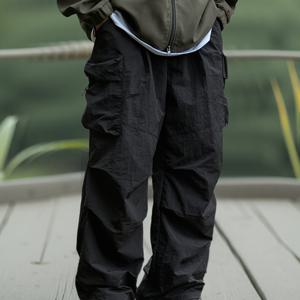 TEMU 여러 주머니와 자수가 있는 남성용 캐주얼 카고 팬츠 - 루즈핏 단색, 하이킹 및 여행용 봄/가을 바지, 일상복, 스타일리시한 기능적 디자인