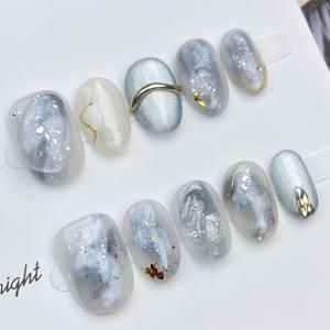 TEMU 10개 세트 핸드메이드 글로스 패치 매니큐어 - 회색-블루 대리석 무늬, 금속 장식이 있는 짧은 타원형 인조 손톱, 재사용 가능한 여성용 매니큐어 아트, 특별한 날을 위한 완벽한 선물, 세련된 디자인과 우아한 스타일의 패션 액세서리|네일아트