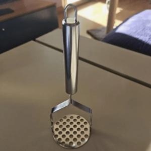 TEMU 헤비듀티 수동 감자 마셔 & 야채 분쇄기 - 인체공학적 그립, 전기 필요 없음, 스테인리스 스틸 구조로 감자, 당근, 마늘, 양파에 적합 - 가정, 레스토랑, 학교 주방용 완벽한 디자인, 청소 쉬운 공간 절약형 주방 도구, 현대적인 주방 용품, 내구성 있는 주방 도구, 감자 마셔, 플랜틴 차퍼, 감자 리서, 토마토 마셔, 주방 액세서리/도구