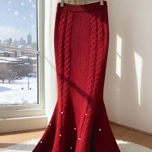 TEMU 봄, 가을, 겨울용 여성 패브릭 스커트 - 발렌타인데이, 새해, 크리스마스 레드 컬러 스킴. 리브드 텍스처, 소형 진주 디자인 악센트, 피쉬테일 밑단. 우아하고 따뜻하며 편안한 캐주얼 또는 오피스웨어. 힙라인 강조. 세탁기 및 손세탁 가능