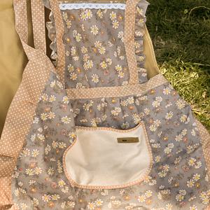 TEMU 숄더 스트랩 디자인의 빈티지 프렌치 캔버스 앞치마와 매력적인 공주 스타일 스커트가 함께 어우러진 제품입니다. 통기성 좋은 소재로 제작되어 여름철에 시원한 느낌을 제공합니다. 앞면 패널은 손 닦기에 편리하며 요리 및 바베큐 시설에 도움이 됩니다.