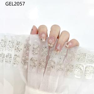TEMU 풀노베이크 젤 네일 스티커, 눈꽃 패턴과 글리터 효과 네일 디자인, 정교하고 아름다운 스타일, 겨울과 크리스마스 휴일에 적합, 자가 접착 풀커버 네일 스티커, 살롱 퀄리티, 램프 필요 없음, 여성 홈 파티 DIY 네일 아트 용품, 네일 파일 포함, 완벽한 크리스마스 선물