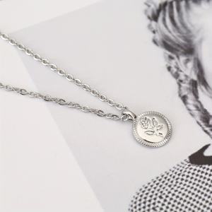 TEMU 1개, 유럽 및 미국 패션 구리 제작 - 구리 표면 - 사랑의 장미 꽃 - 남녀 모두에게 적합한 정교한 목걸이, , 파티, 결혼식 및 휴일 선물로 완벽.