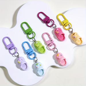 TEMU 귀여운 만화 스타일 여름 슬리퍼 키체인 6개 세트. ABS 수지 재질, 메탈 합금 참 장식, 튼튼한 로브스터 잠금장치 키링. 가방 및 자동차 키 장식용 생일 선물로 완벽합니다.|키링