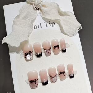 TEMU 다크 섹시 스타일, 블랙 레이스 리본 숏 그라데이션 핸드메이드 프레스온 네일 10개입. 물방울 무늬 리본과 피부톤을 밝게 연출하는 블러쉬가 특징이며, 달콤하고 시원한 트렌디한 룩에 완벽합니다. 스타일리시한 분들에게 필수템입니다.