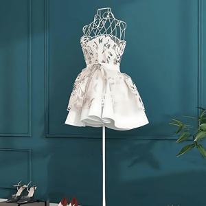 TEMU 라이트 럭셔리 의류걸, 여성용드레스와 웨딩가운을 위한 옷장전시대, 바닥형마네킹모델과 행거