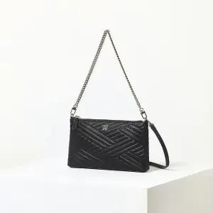 [닥스](강남점)[CARLISLE]블랙 퀼팅 가죽 미니 크로스백DCWA0E279