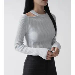 [MADE] 어깨 제트트임 언발 오프숄더 니트 (4color)