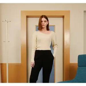 [온앤온][온앤온] 변형넥 벌룬 슬리브 니트 탑(NK2SP272) (NK2SP272)