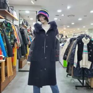 베네통/애플아울렛/쿠스 퍼 트리밍 니트 소매 배색 후드 롱 코트/BACTA9561