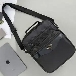 [하프클럽/]경량 캐주얼 크로스백 남성 토트백 숄더백 데일리가방